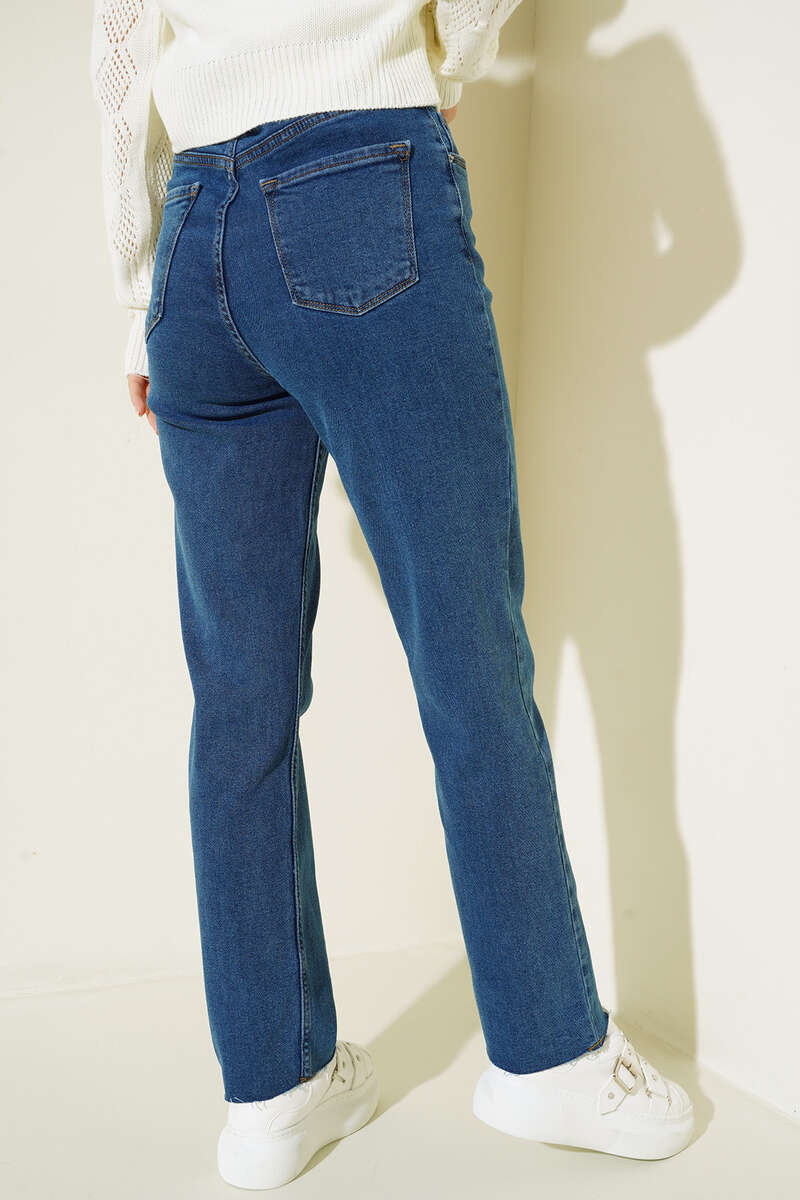 Straight-Leg Jeans with Raw Hem - Denim Blue