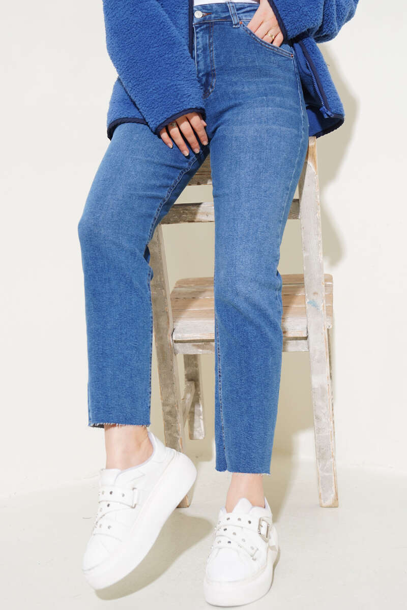 Straight-Leg Jeans with Raw Hem - Blue Tint