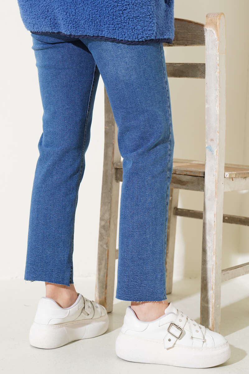 Straight-Leg Jeans with Raw Hem - Blue Tint