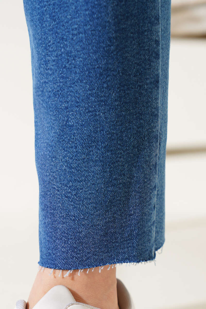 Straight-Leg Jeans with Raw Hem - Blue Tint