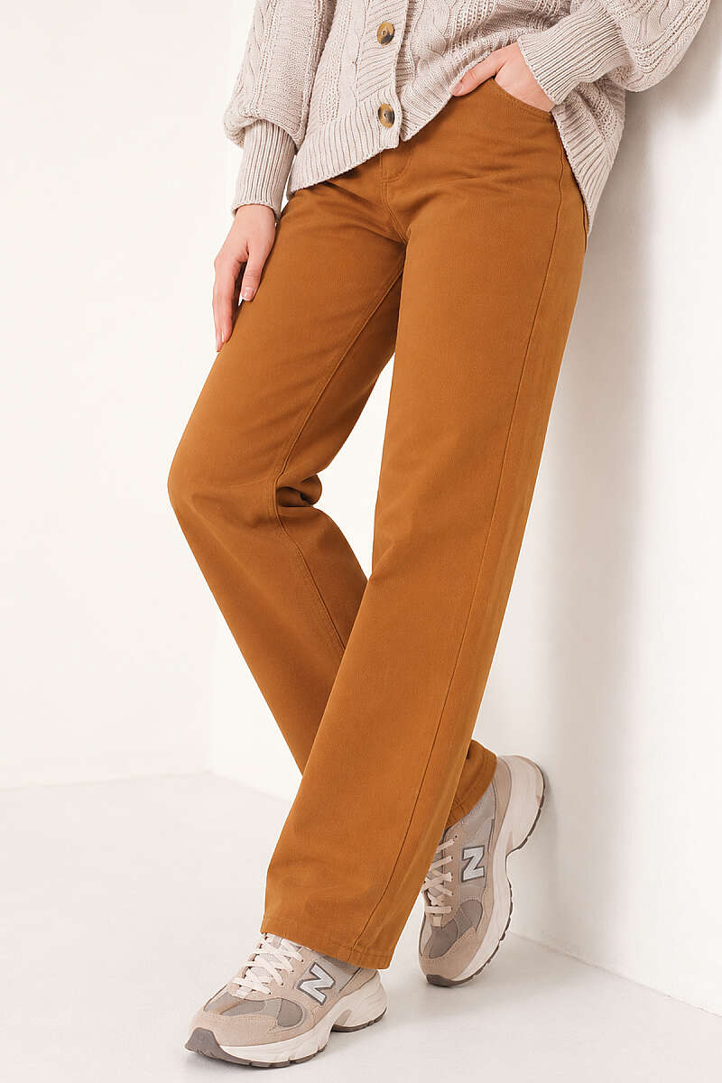 Straight-Leg Jeans - Tan