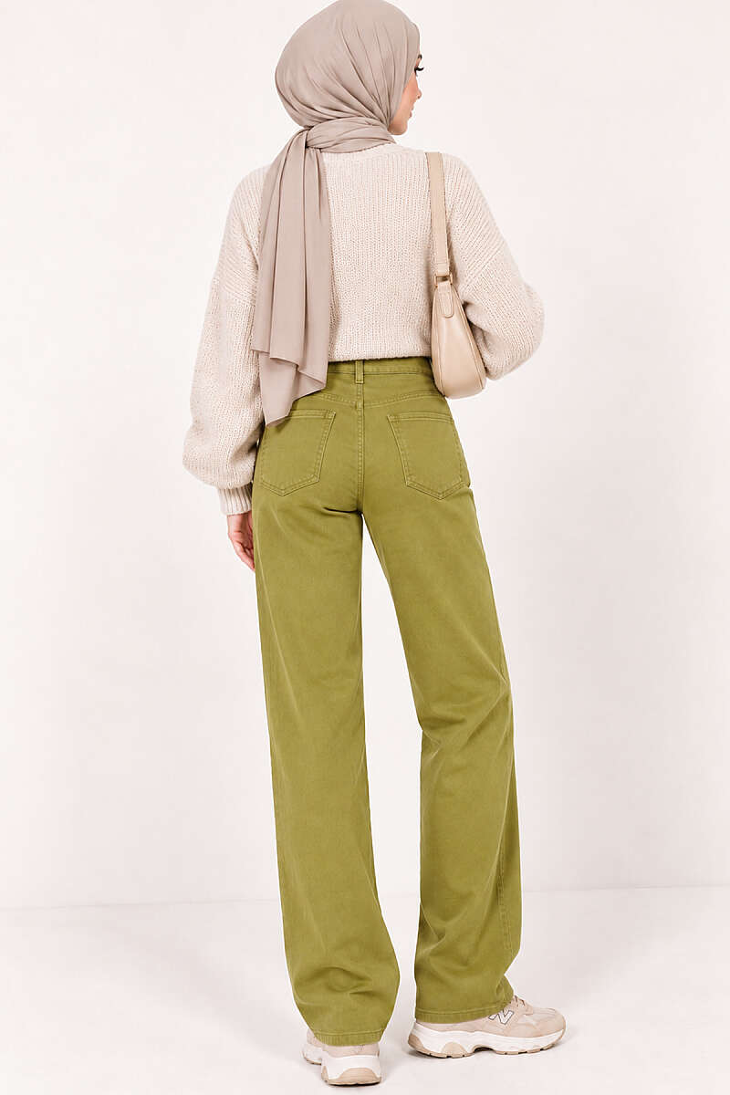 Straight-Leg Jeans - Olive
