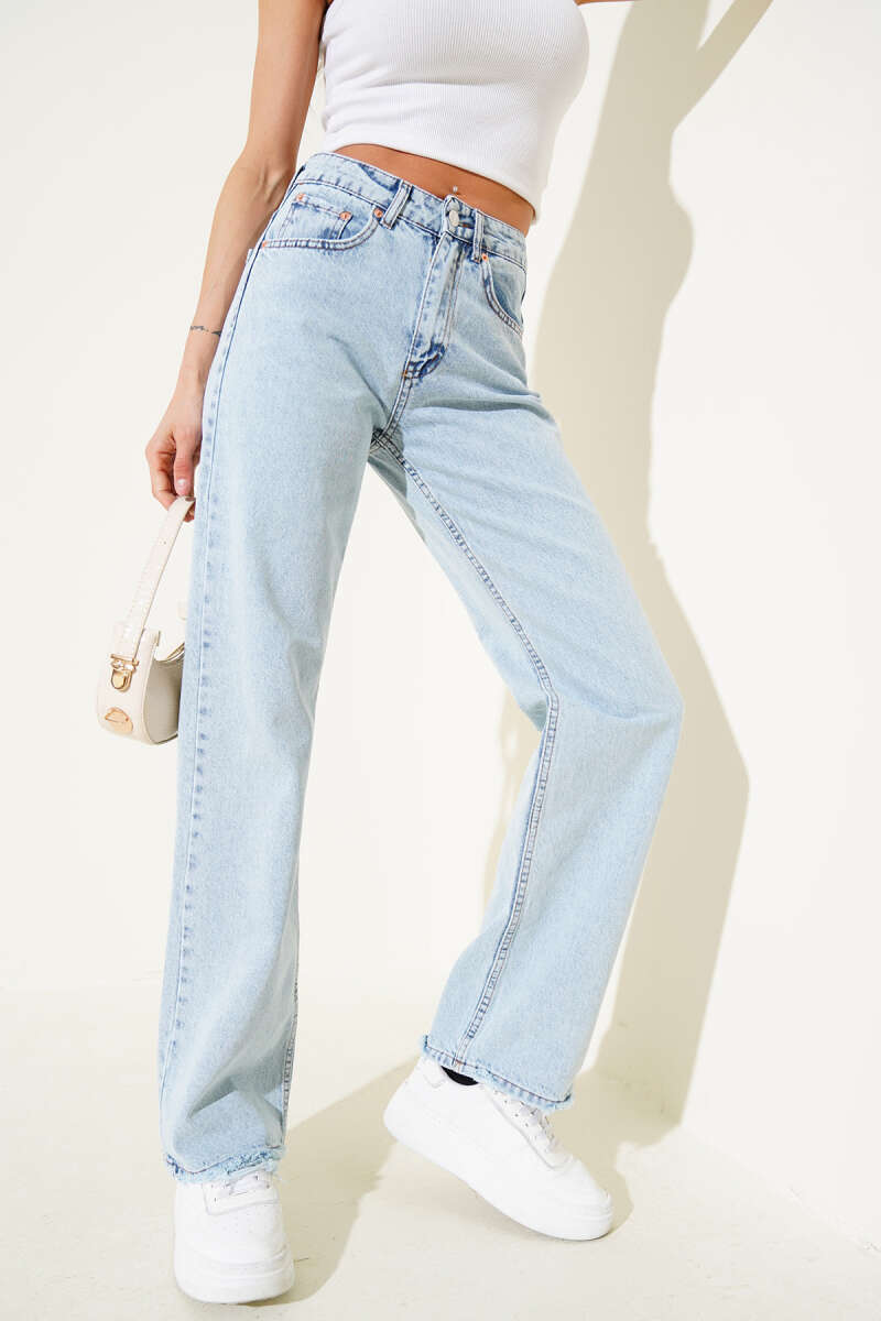Distressed Straight-Leg Jeans - Ice Blue