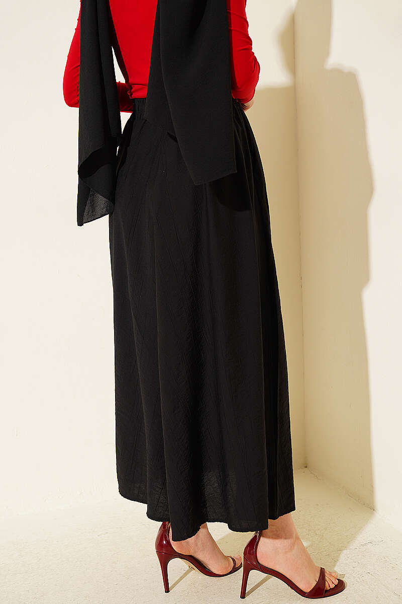 Basic Skirt with Pockets and Elastic Waist - Black