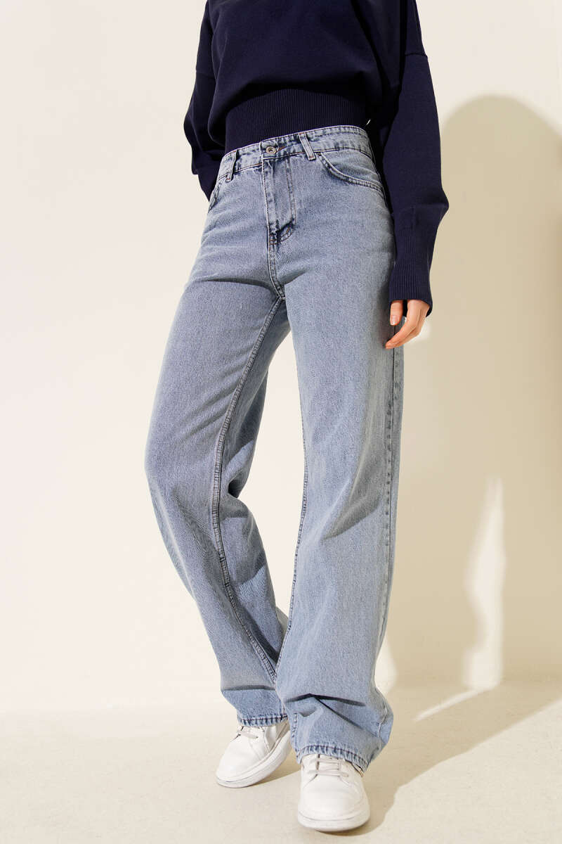 Wide-Leg Jeans with Pockets - Light Blue