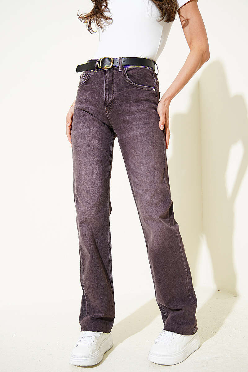 Jeans with Pockets and Belt Detail - Brown
