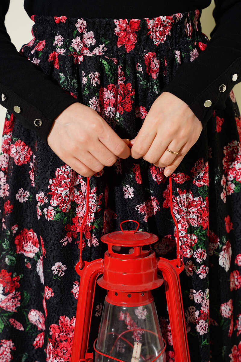 Floral Print Guipure Skirt - Black-Red