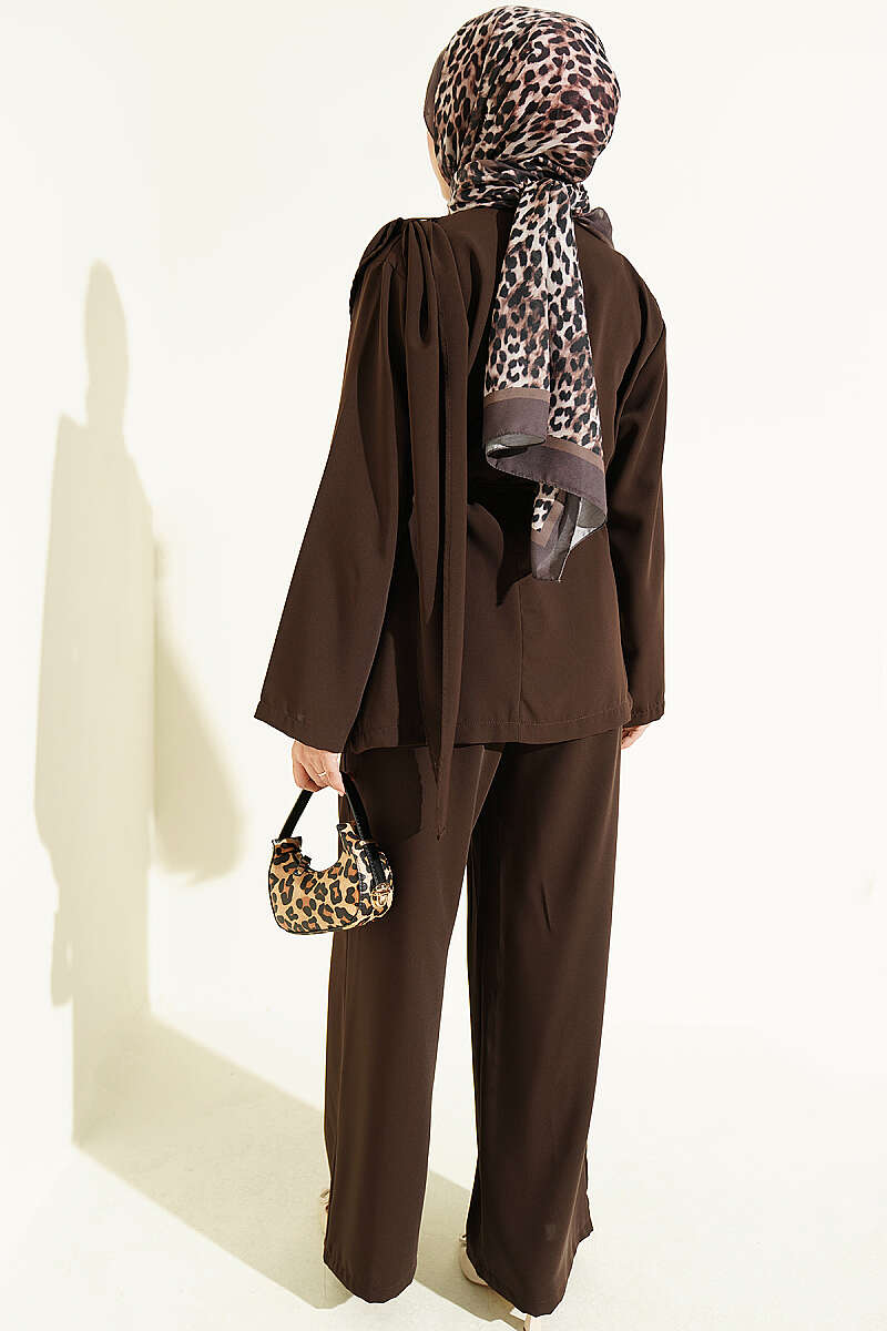 Two-Piece Set with Flower Brooch - Brown