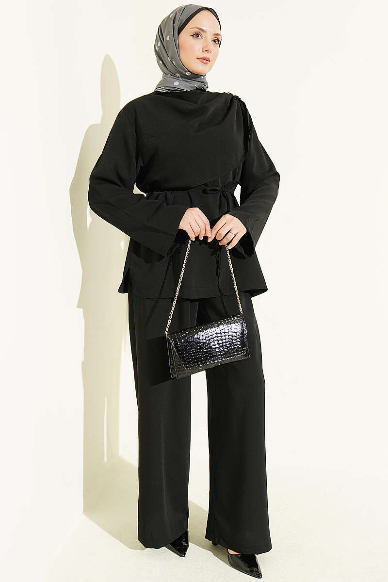 Two-Piece Set with Flower Brooch - Black
