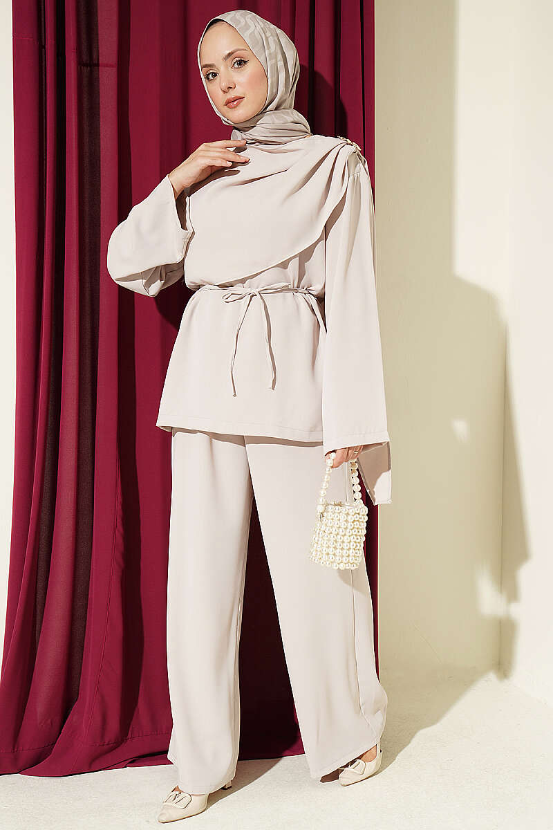 Two-Piece Set with Flower Brooch - Stone