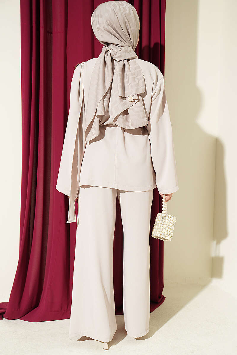Two-Piece Set with Flower Brooch - Stone