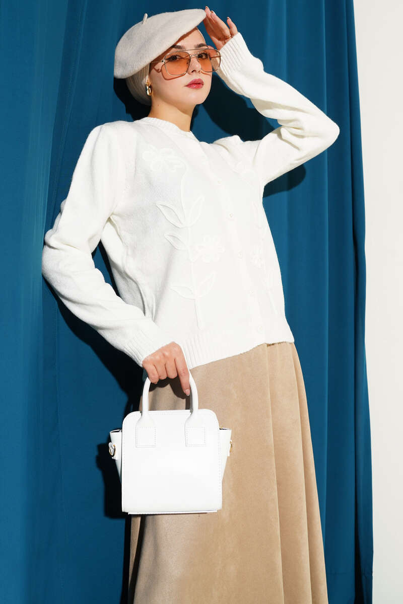 Short Floral Embroidered Knit Cardigan - Ecru