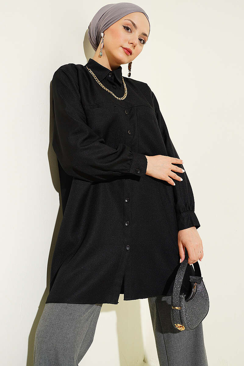 Shirt with Two Pockets and Chain Necklace - Black