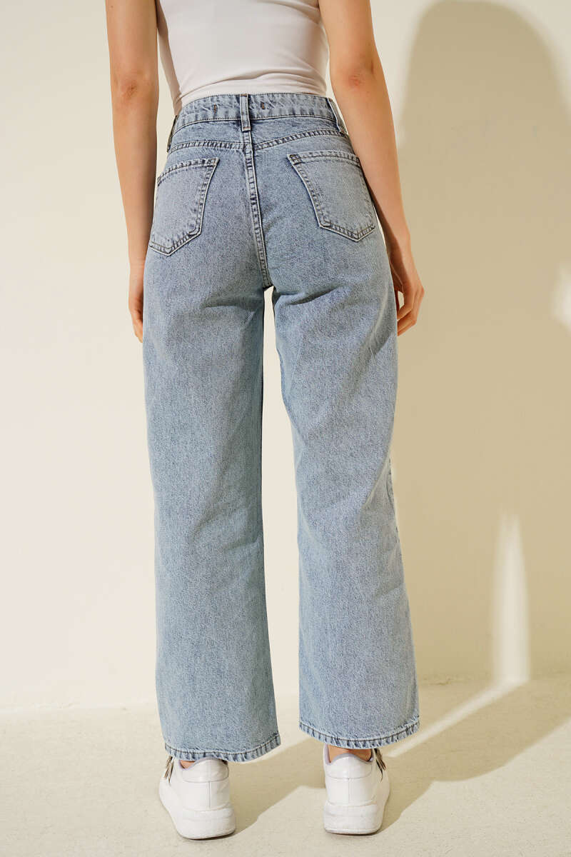 Wide-Leg Jeans with Wavy Stone Rows - Light Wash