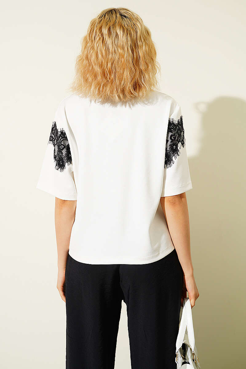 Lace-Detail Loycha T-Shirt - Ecru