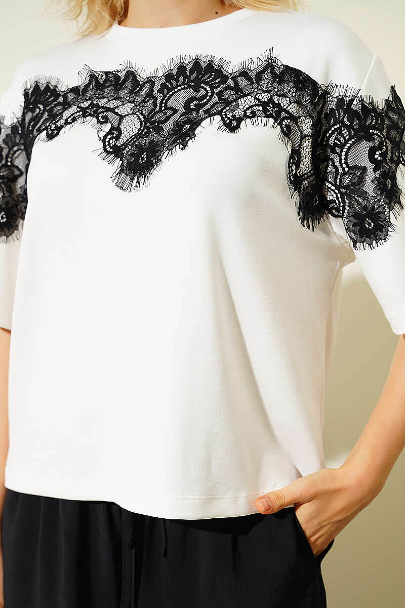 Lace-Detail Loycha T-Shirt - Ecru