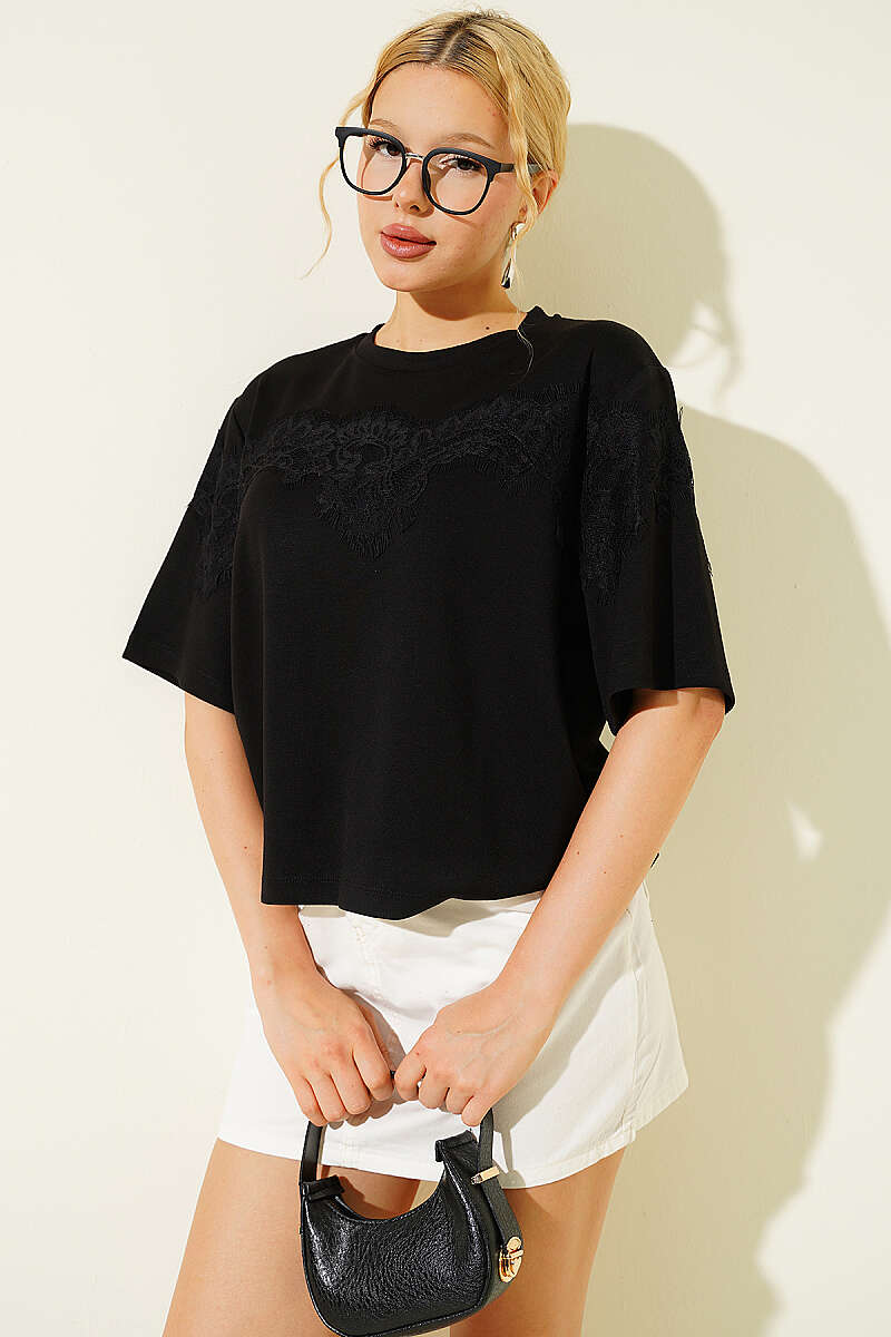 Lace-Detail Loycha T-Shirt - Black