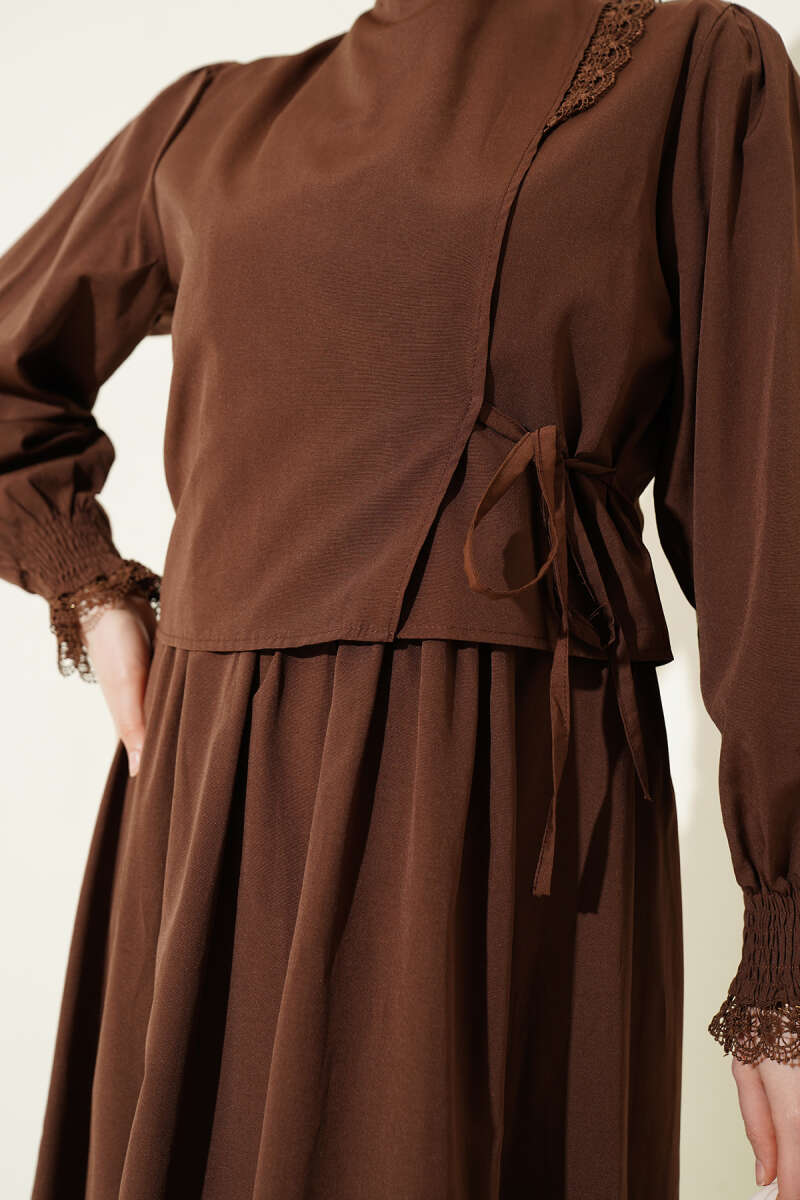 Lace-Detail Poplin Pinafore Dress - Brown