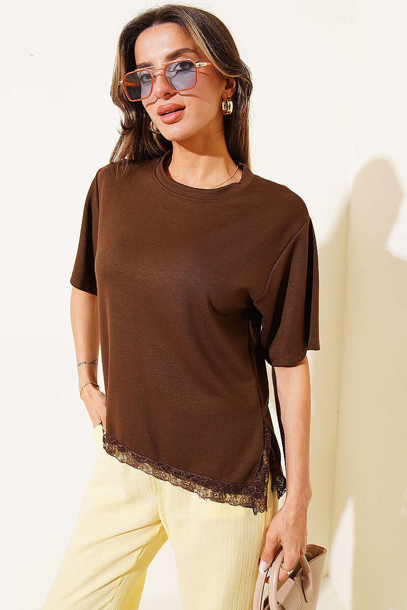 Lace-Detail T-Shirt with Side Slits - Brown