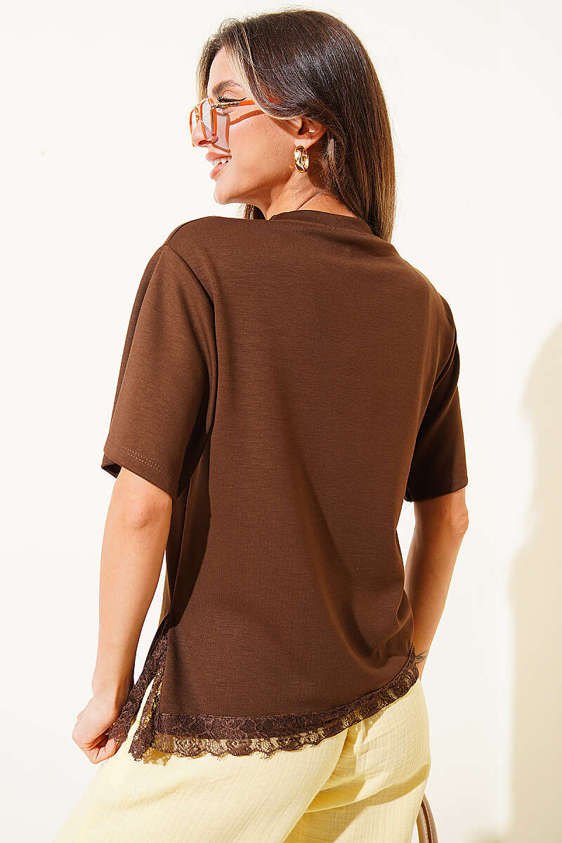 Lace-Detail T-Shirt with Side Slits - Brown