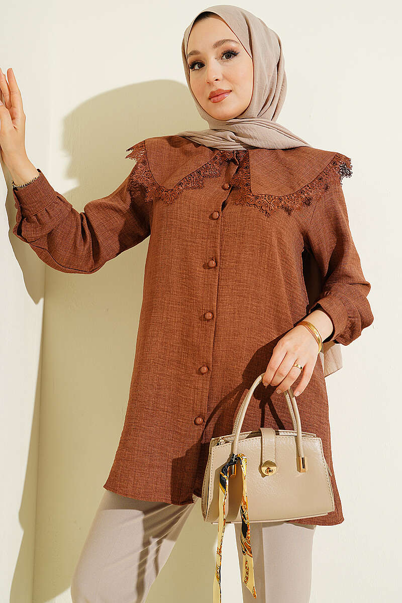 Lace-Edged Sailor-Collar Shirt - Brown