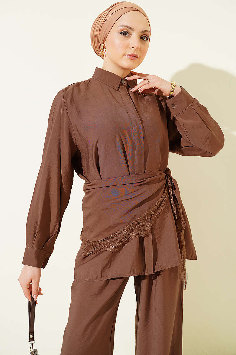 Concealed-Button Set with Lace Scarf - Brown