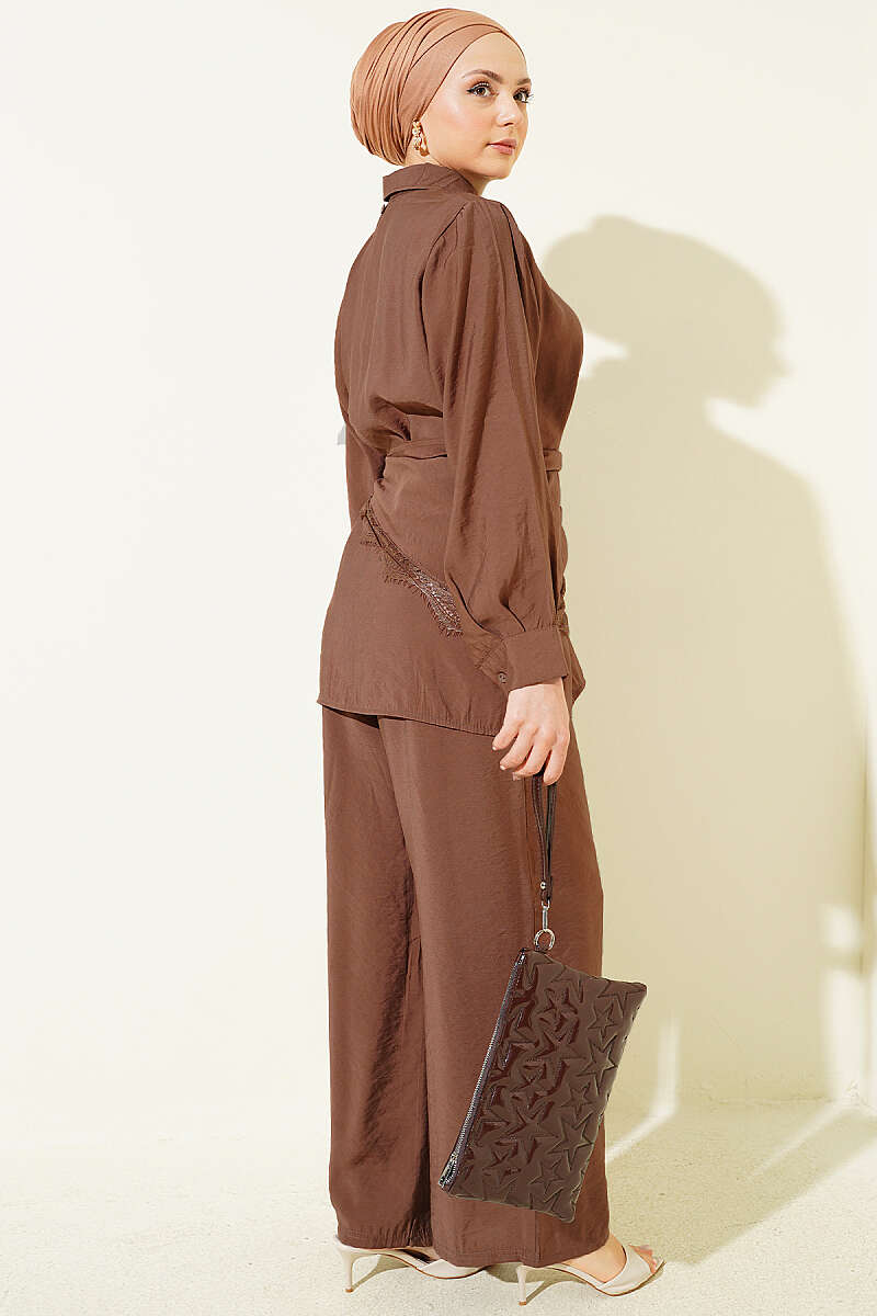 Concealed-Button Set with Lace Scarf - Brown