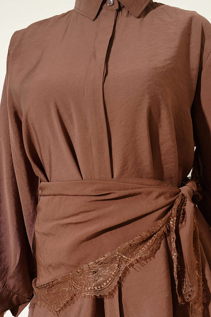 Concealed-Button Set with Lace Scarf - Brown