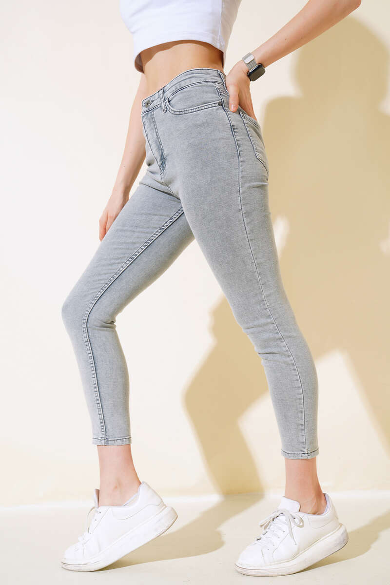 Slim-Leg Jeans - Grey Wash