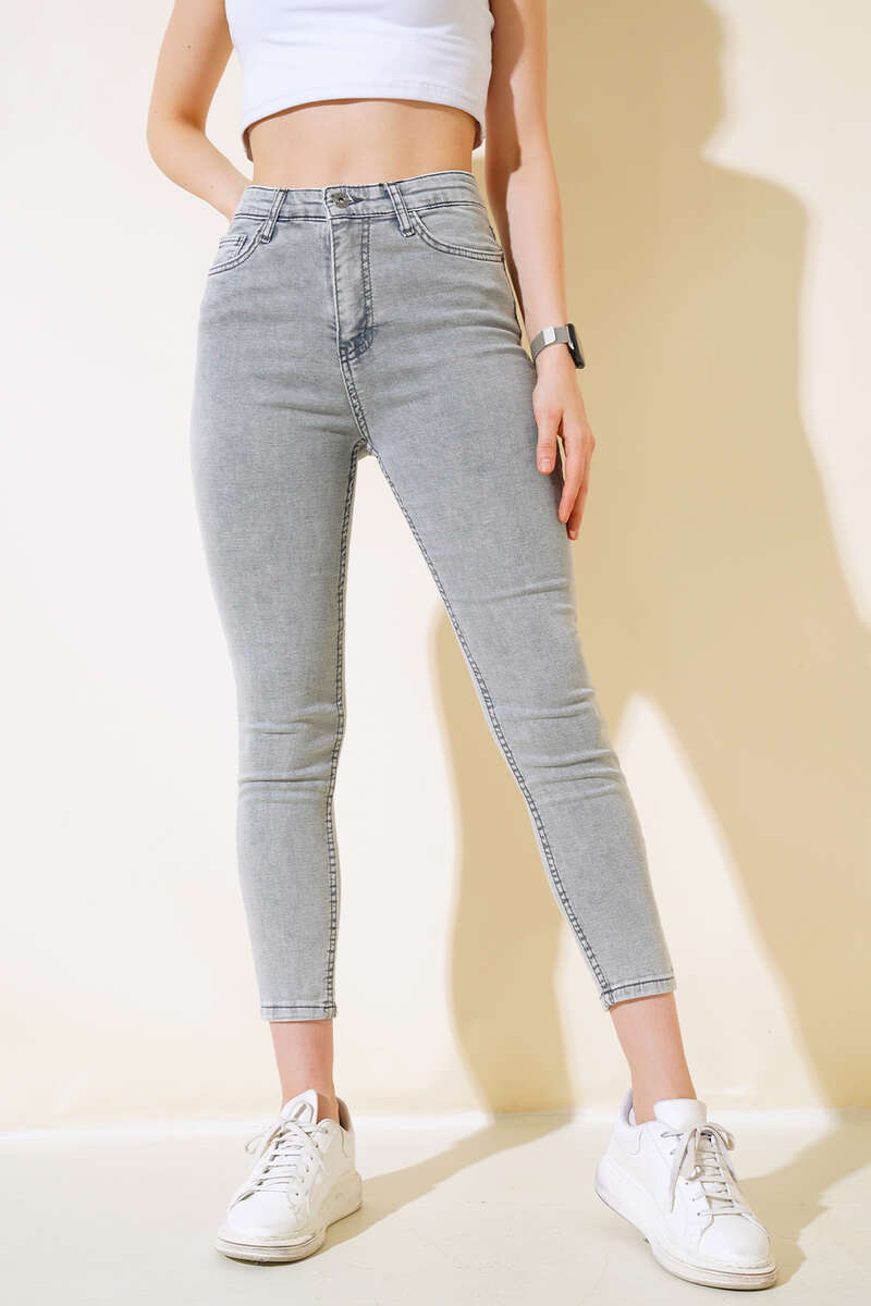 Slim-Leg Jeans - Grey Wash