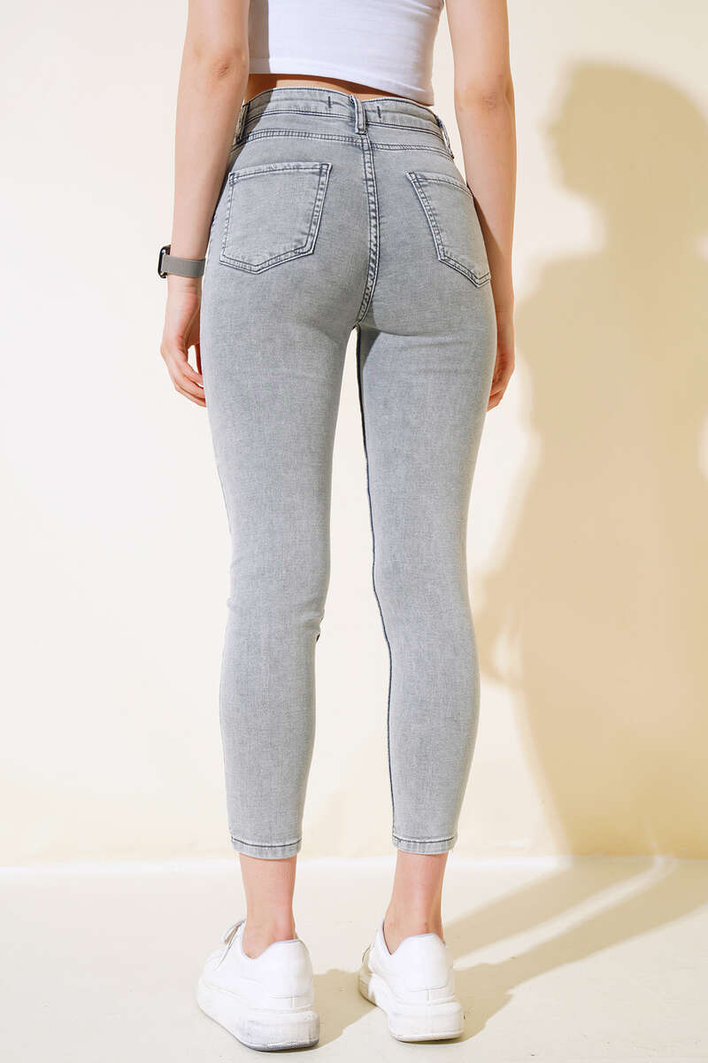 Slim-Leg Jeans - Grey Wash
