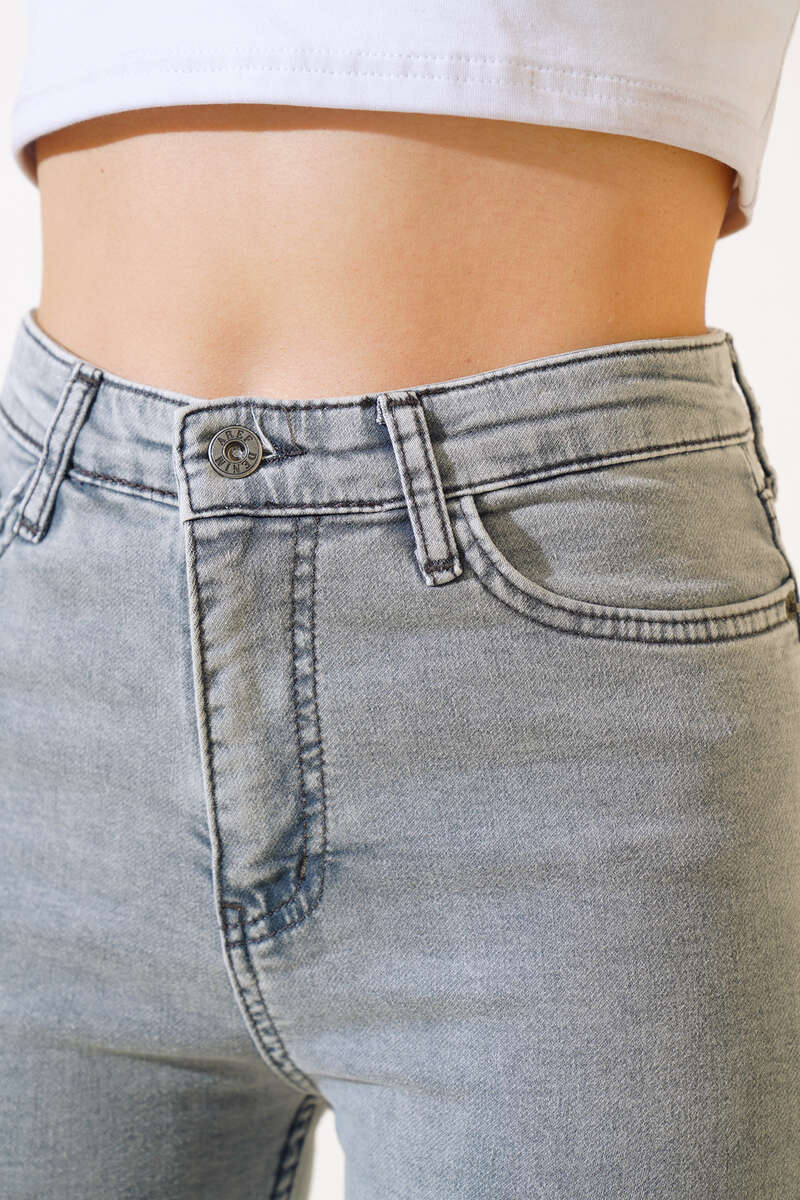 Slim-Leg Jeans - Grey Wash