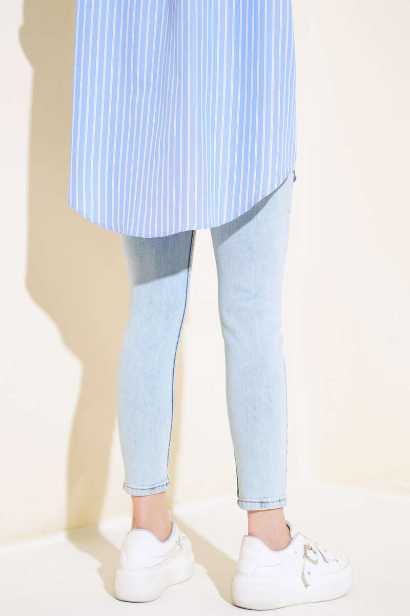 Slim-Leg Jeans - Light Wash