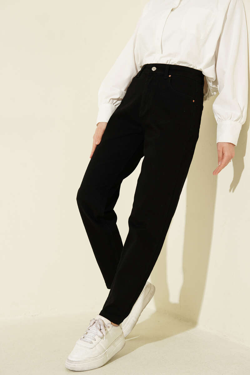 Slim-Leg Trousers - Black