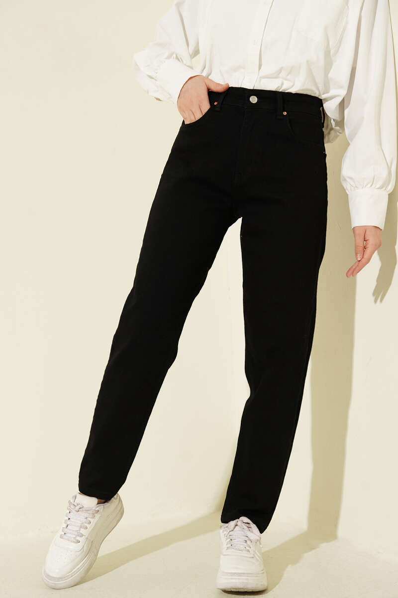 Slim-Leg Trousers - Black