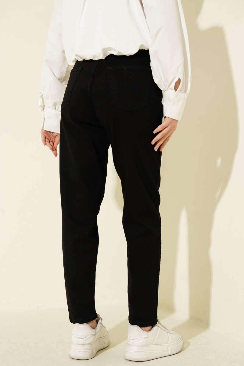 Slim-Leg Trousers - Black