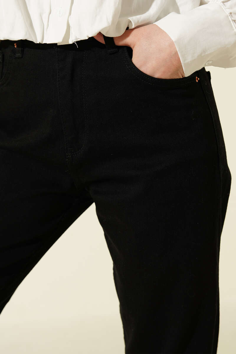 Slim-Leg Trousers - Black