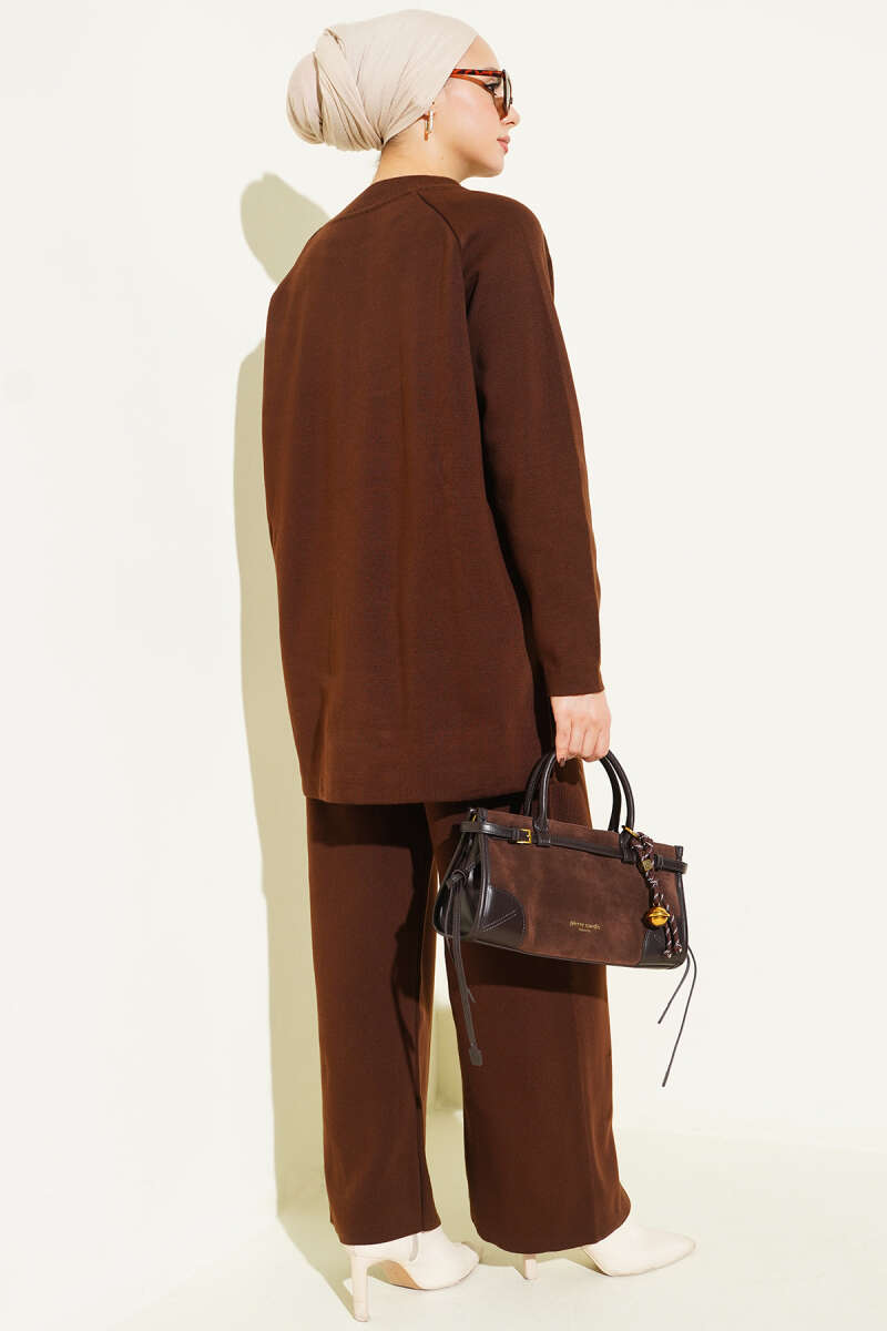 Basic Knit Two-Piece Set with Stitch Detail - Brown