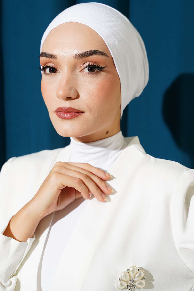 Seamless Pull-On Underscarf - White