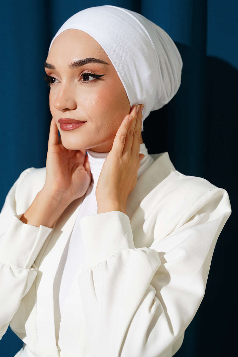 Seamless Pull-On Underscarf - White