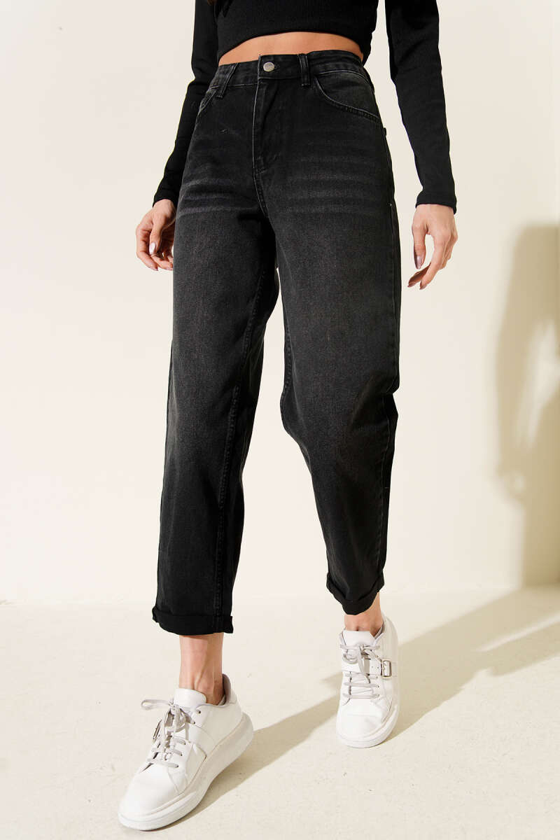 Turn-Up Slim-Leg Jeans - Black