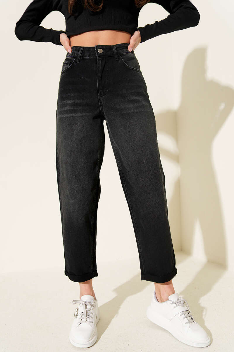 Turn-Up Slim-Leg Jeans - Black