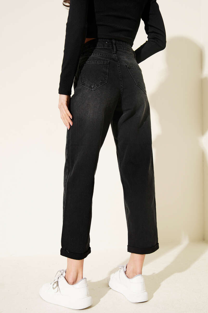 Turn-Up Slim-Leg Jeans - Black