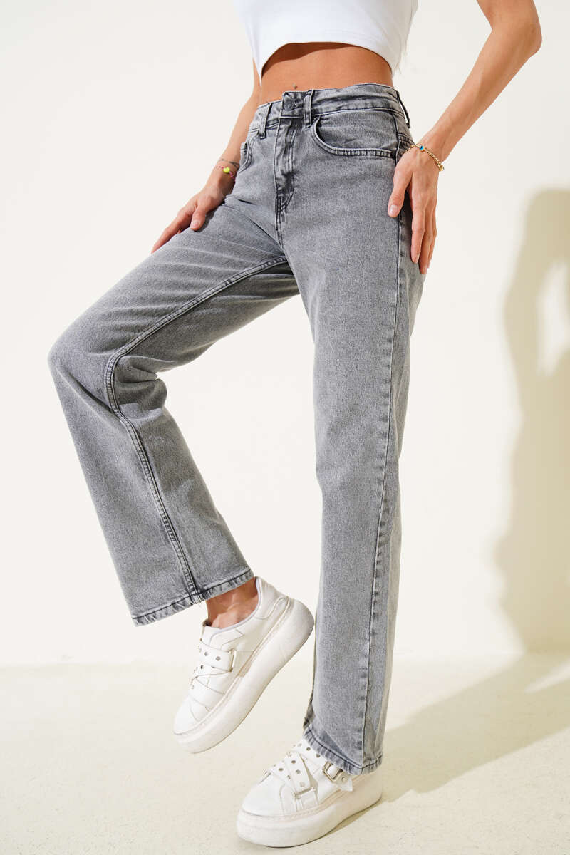 Straight-Leg Button Jeans - Grey