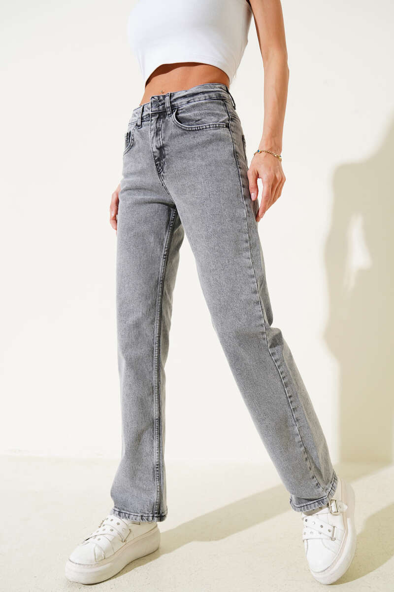 Straight-Leg Button Jeans - Grey