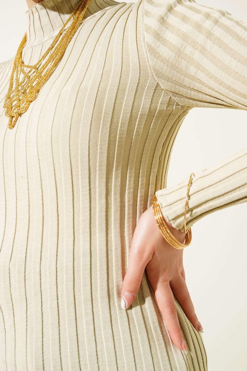 Ribbed Stretch Knit Sweater - Beige