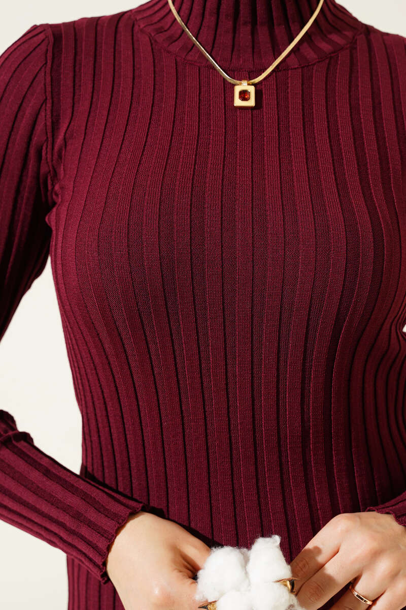 Ribbed Stretch Knit Sweater - Burgundy