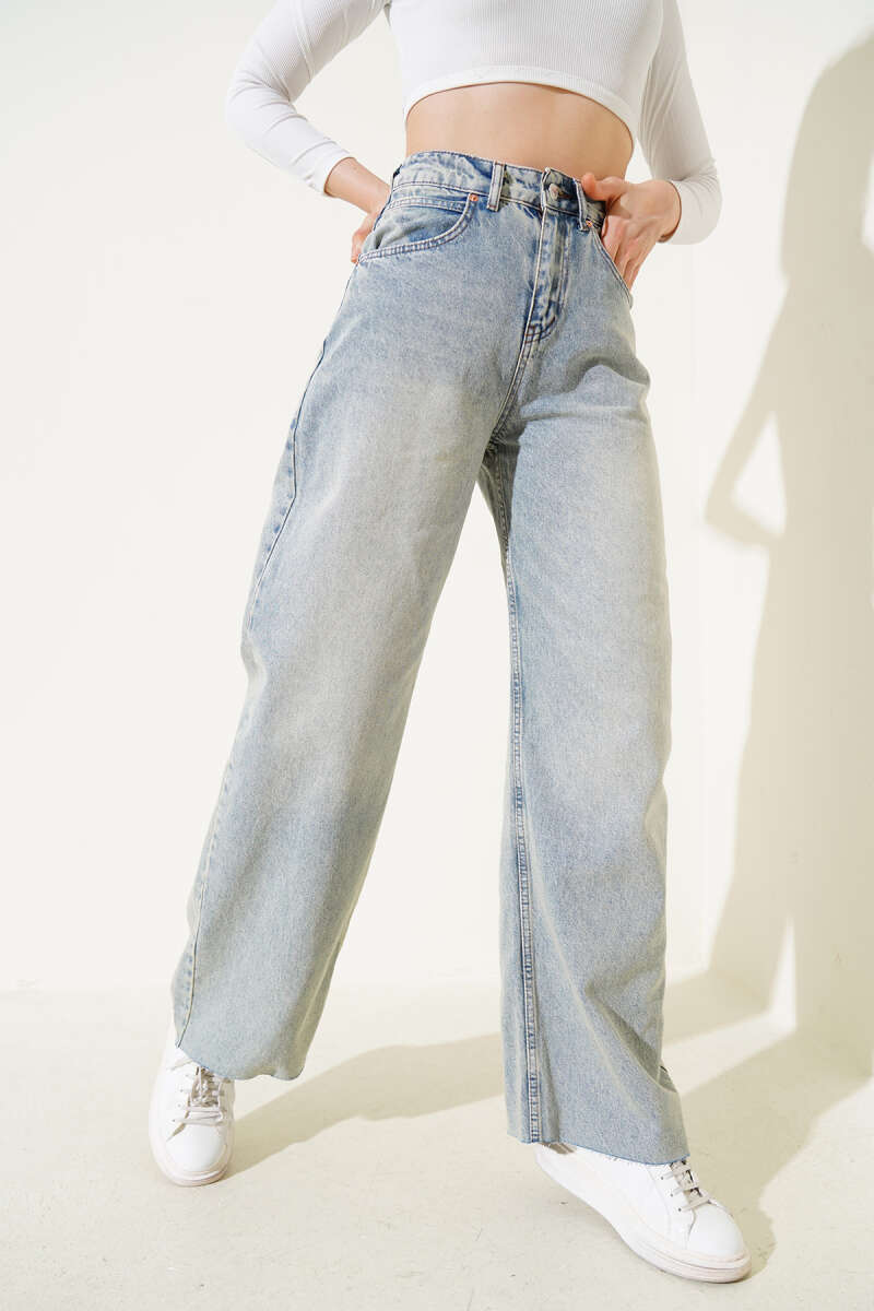 Wide Cropped Jeans - Green Tint