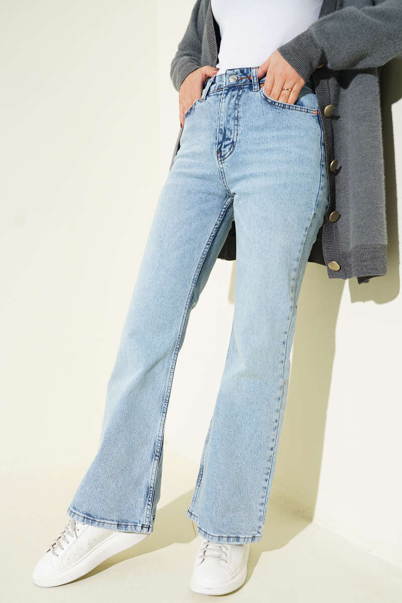 Wide-Leg Button Jeans with Soft Wash - Light Wash