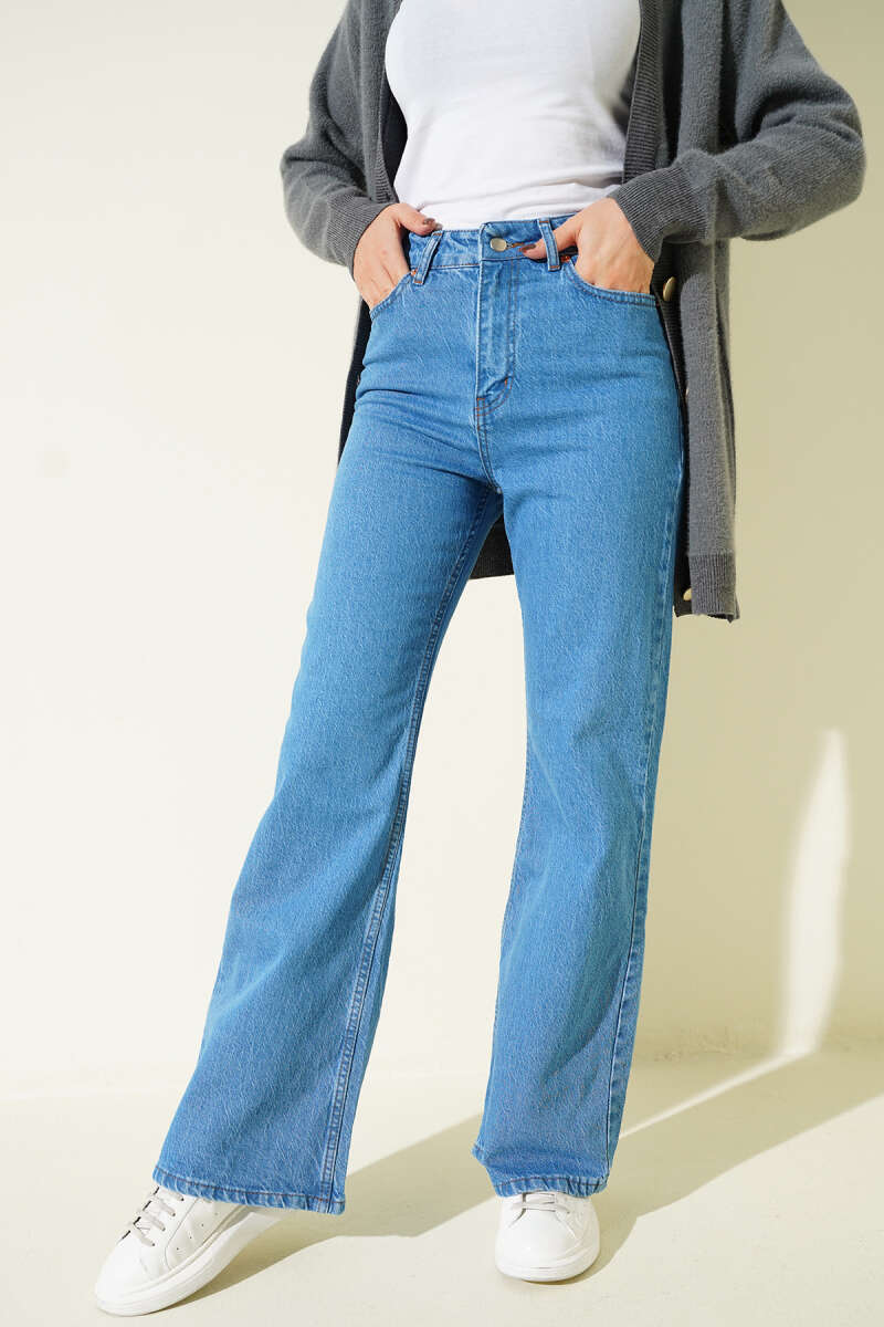 Wide-Leg Button Jeans with Soft Wash - Light Blue
